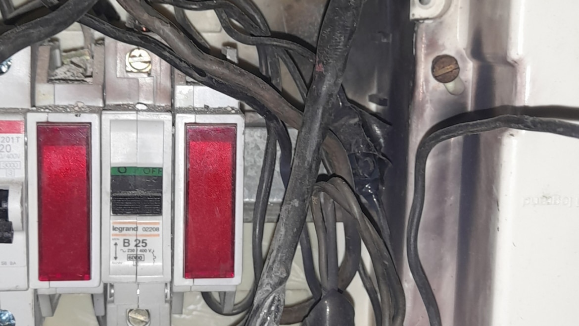 5 Σημάδια ότι χρειάζεστε αντικατάσταση ηλεκτρικής καλωδίωσης