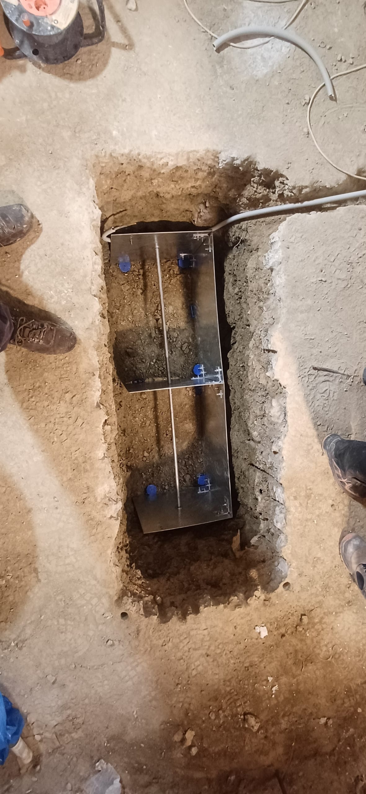 Ηλεκτρολόγος εγκαταστάσεων για ασφαλείς οικιακές συνδέσεις