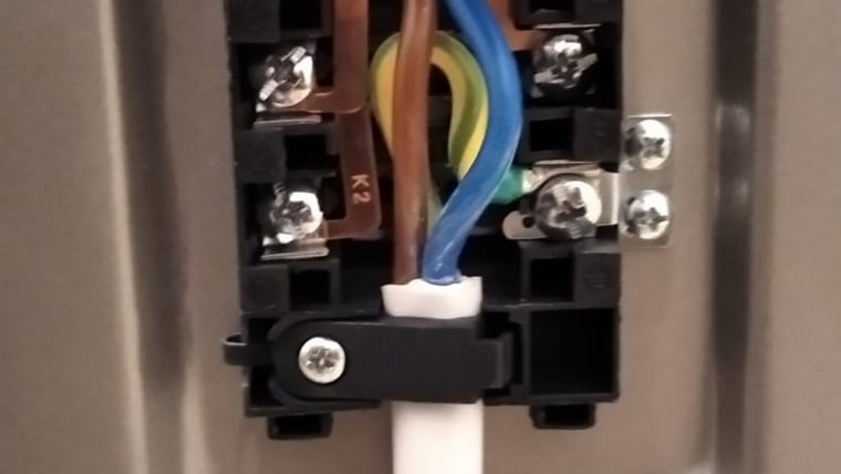 Σύνδεση Ηλεκτρικής Κουζίνας – Επαγγελματική Τοποθέτηση