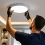 Τοποθέτηση Φωτιστικού LED – Επαγγελματική Εγκατάσταση με Ασφάλεια